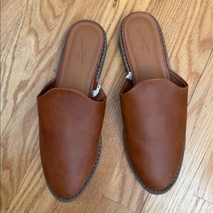 NWOT UNIVERSAL THREAD Brown Faux Leather Slip-On Shoes Size 6.5